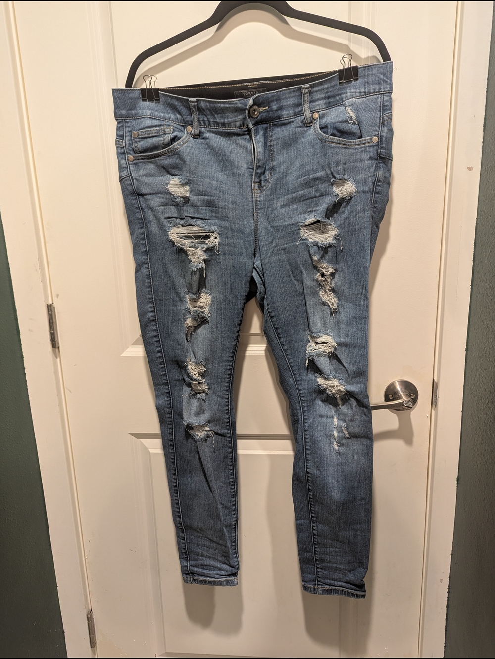 Torrid Bombshell Premium Distressed Skinny Jeans sz 16R